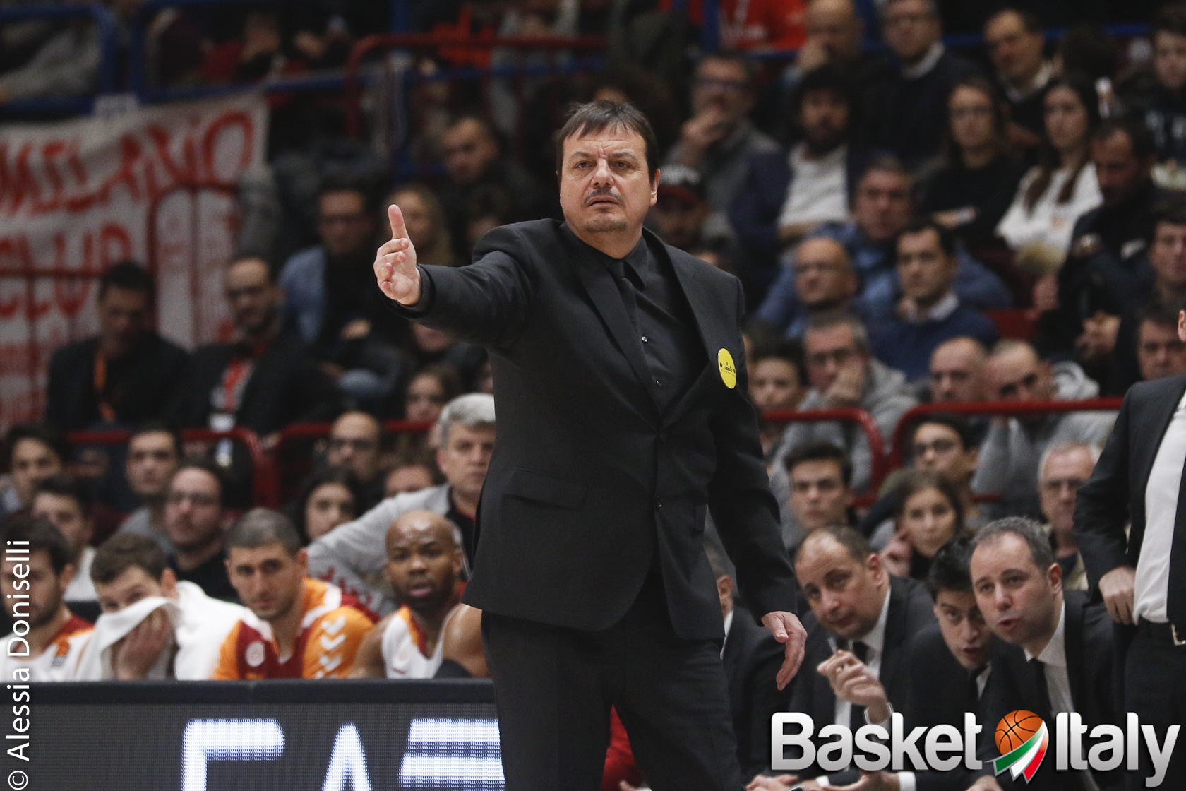 Ergin Ataman: “Bell’atmosfera i 5011 presenti nella Zalgirio Arena, ma non è equo per tutti”